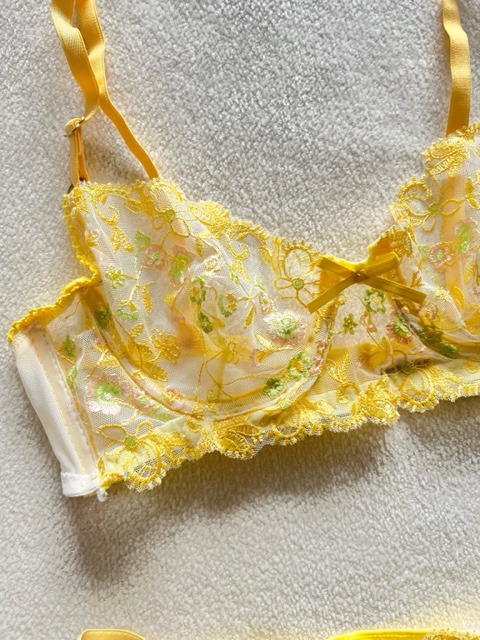 ست شورت و سوتین توری زرد کد 349