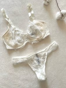 ست شورت و سوتین عروس