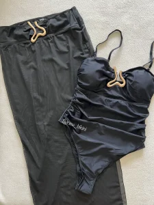 مایو یک تیکه مشکی با رومایویی حریر کد 669